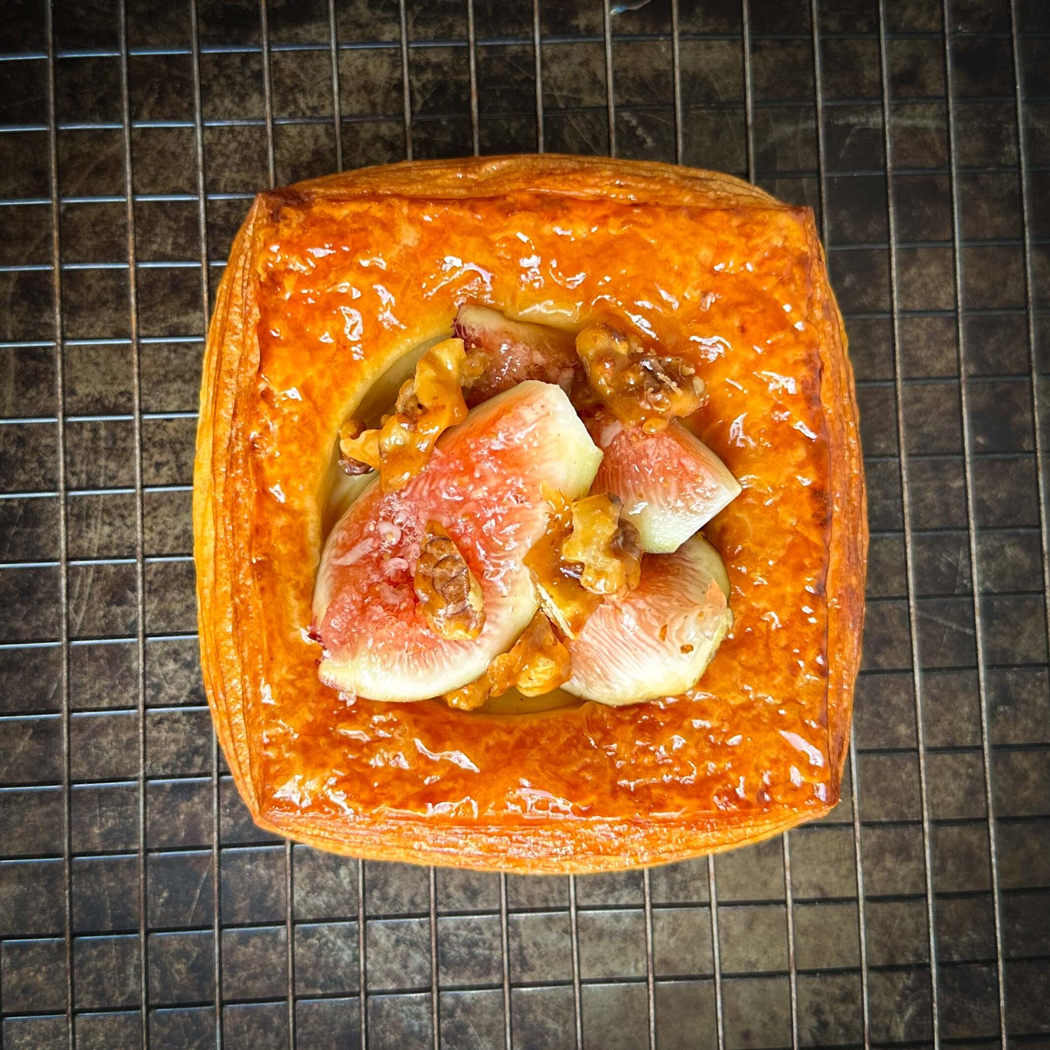 fruit-danish-fresh-fig-fig-leaf-pastry-cream-candied-walnut